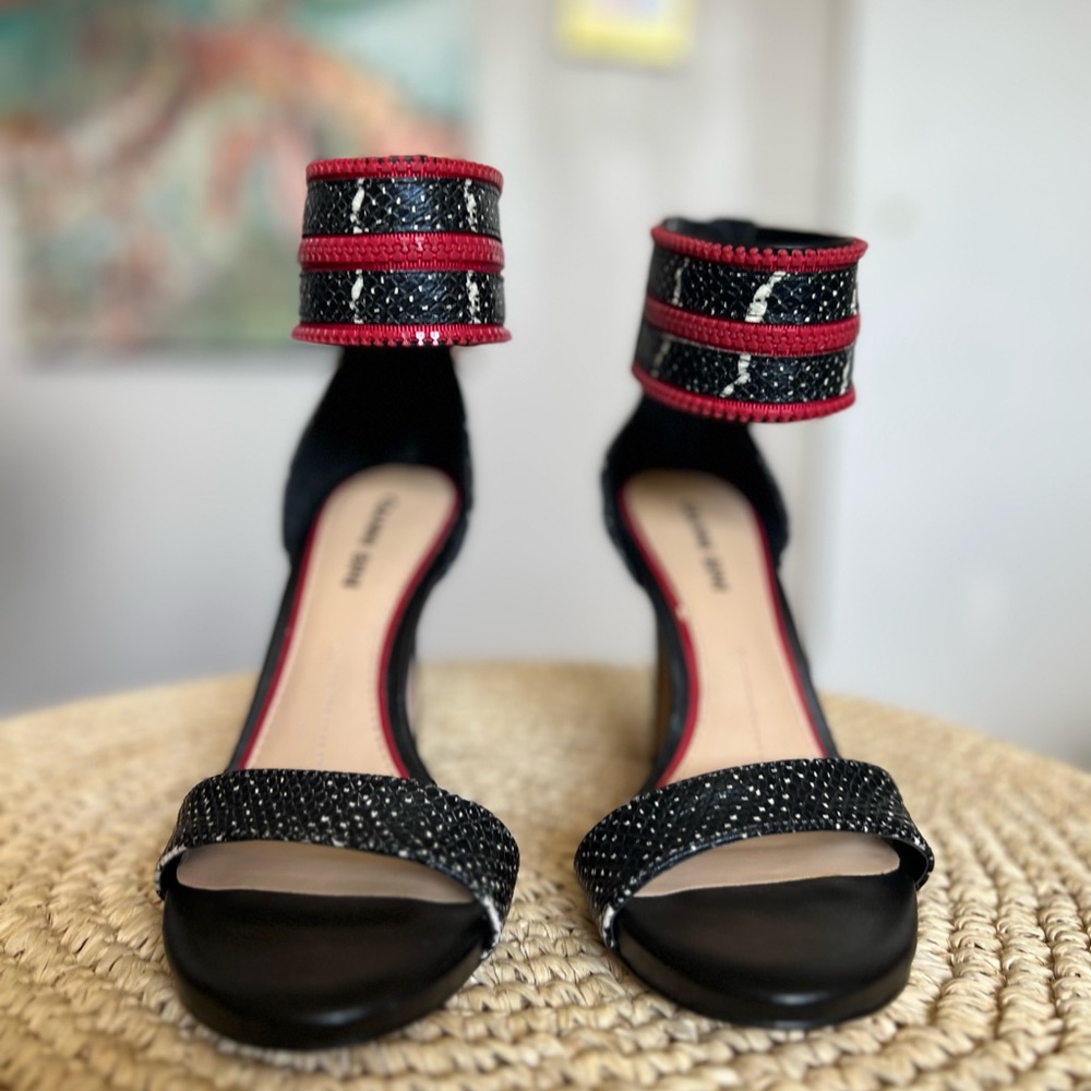 Gianni Bini strap heels